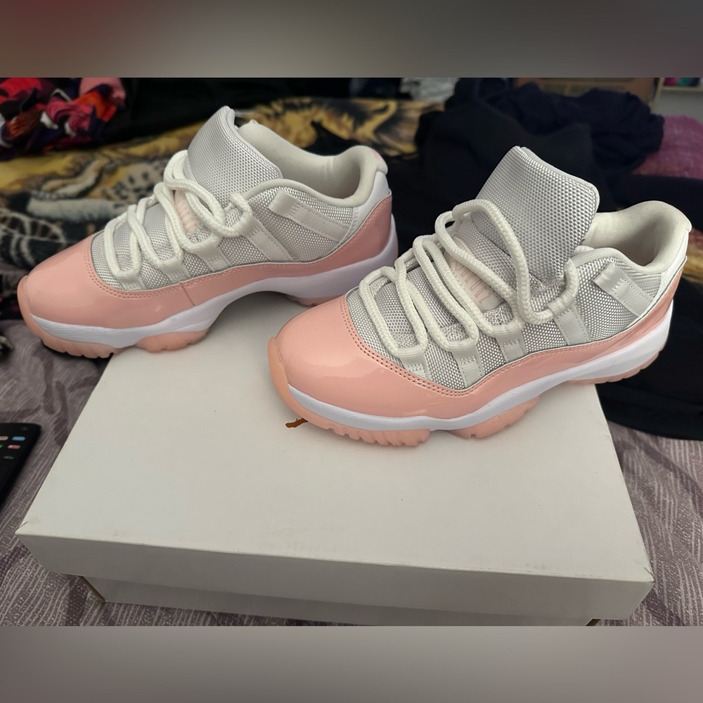 WMNS Air Jordan 11 Retro Low - Picture 2 of 7